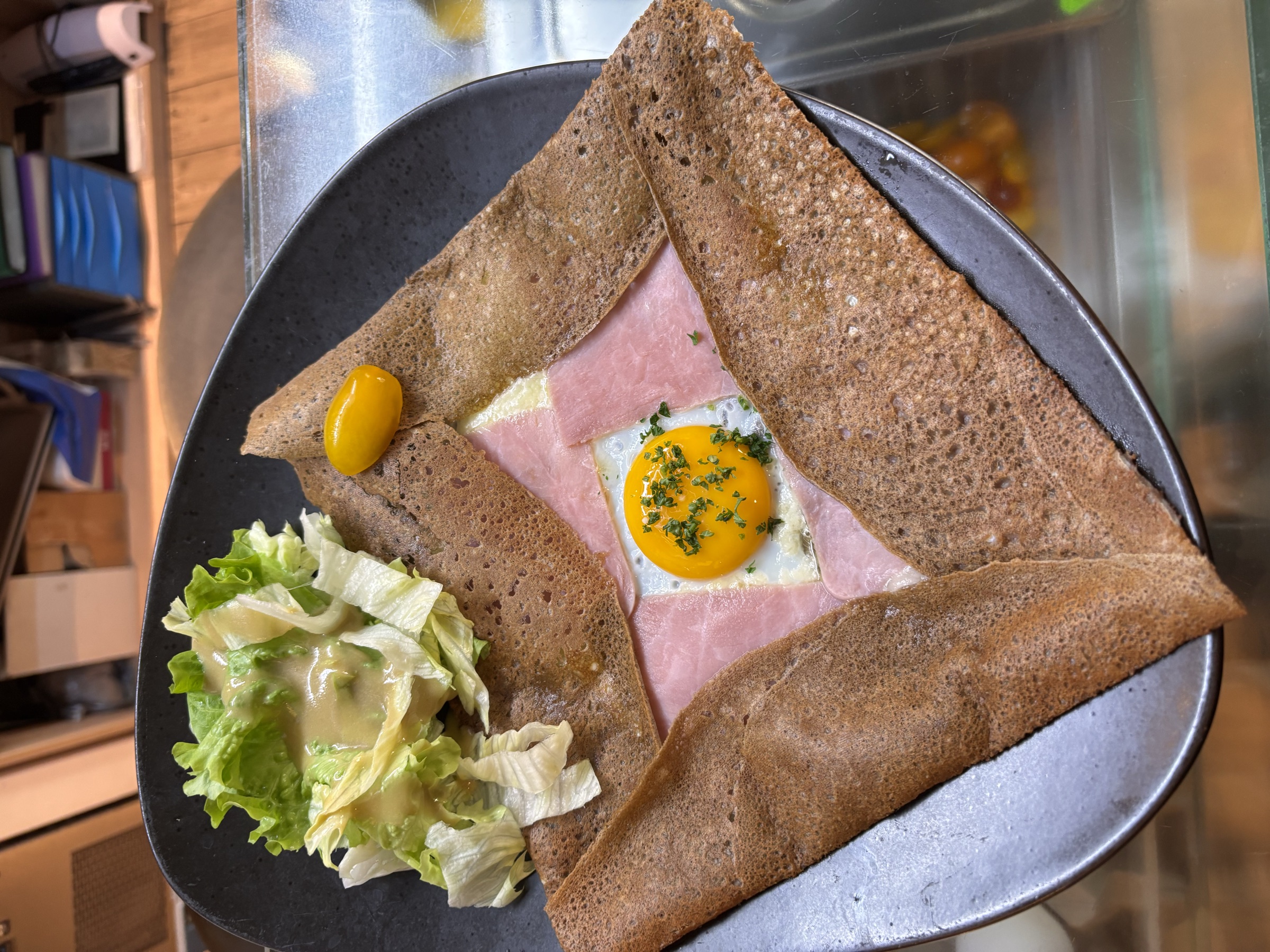 Galette complète au sarrasin — œuf, jambon, gruyère AOP